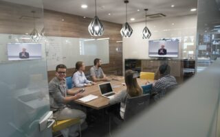 How to make sure your hybrid meeting is a success, from start to finish